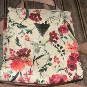 Guess tote